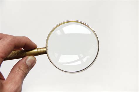 magnifying glass .